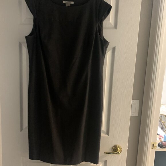 Grey sleevless dress - Picture 1 of 5